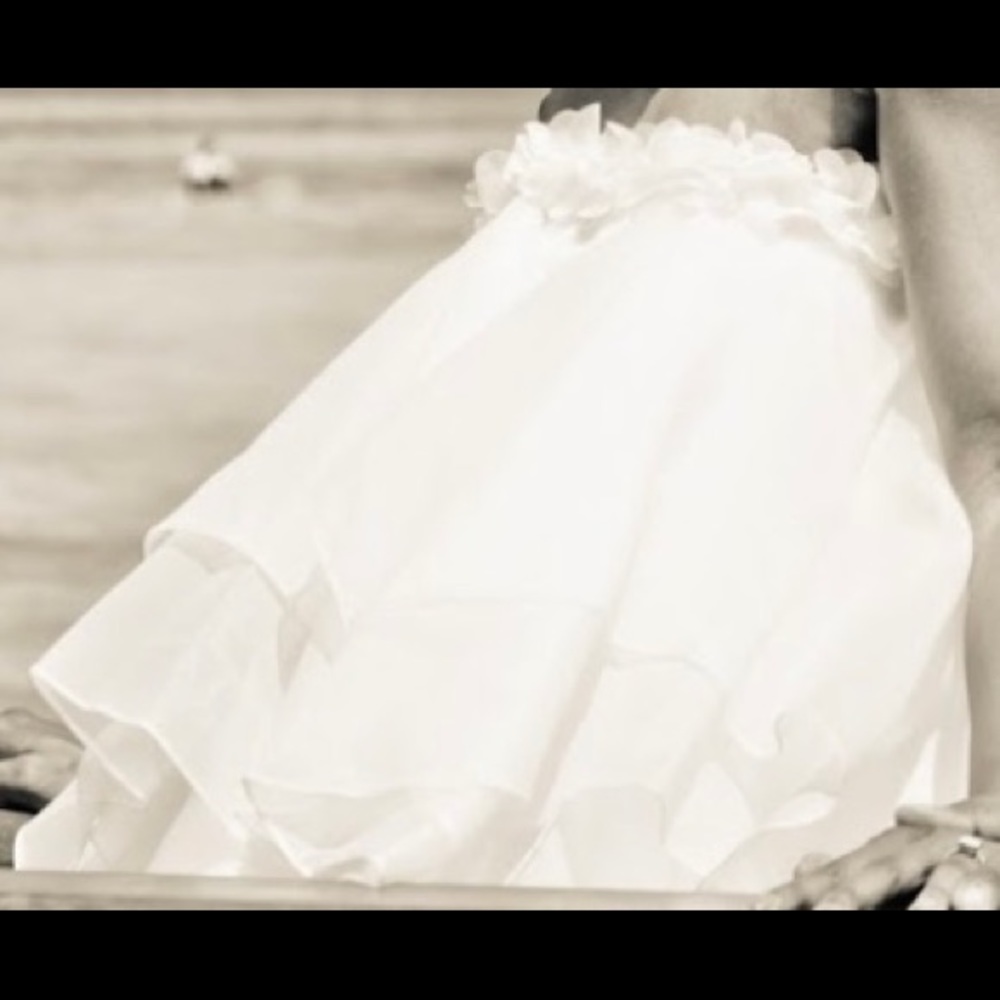 Strapless ruffle and chiffon tulle beach wedding gown. - Picture 7 of 16